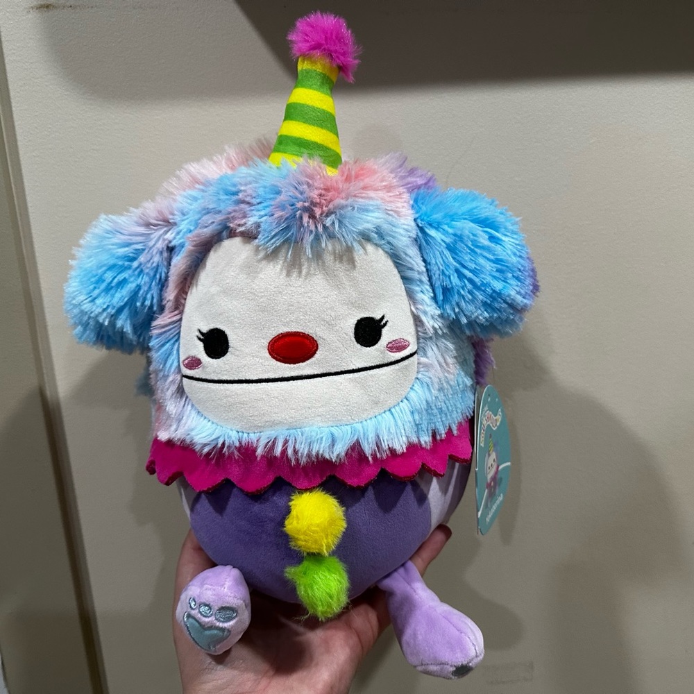 ๐บ๐ธ Squishmallows 8โ YEKATERINA Bigfoot clown - Picture 4 of 4